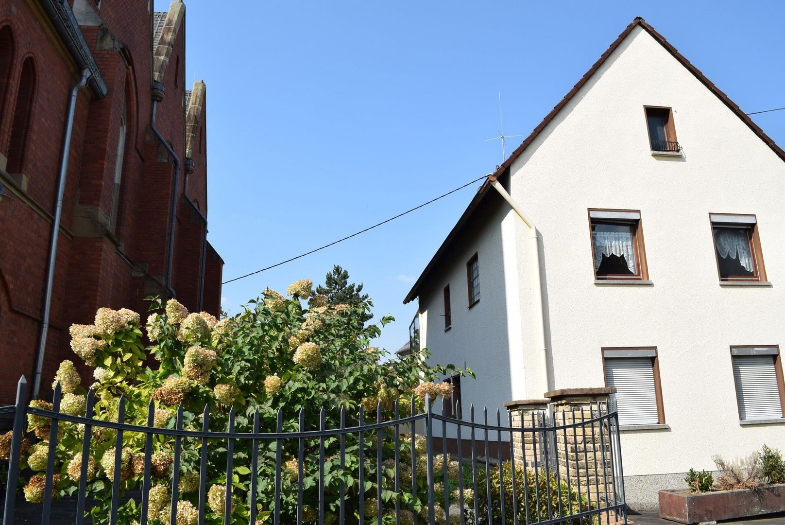 Einfamilienhaus zum Kauf provisionsfrei 450.000 € 4 Zimmer 120 m²<br/>Wohnfläche 188 m²<br/>Grundstück Dekan-Lindenbein-Straße 5 Delkenheim - Mitte Wiesbaden 65205