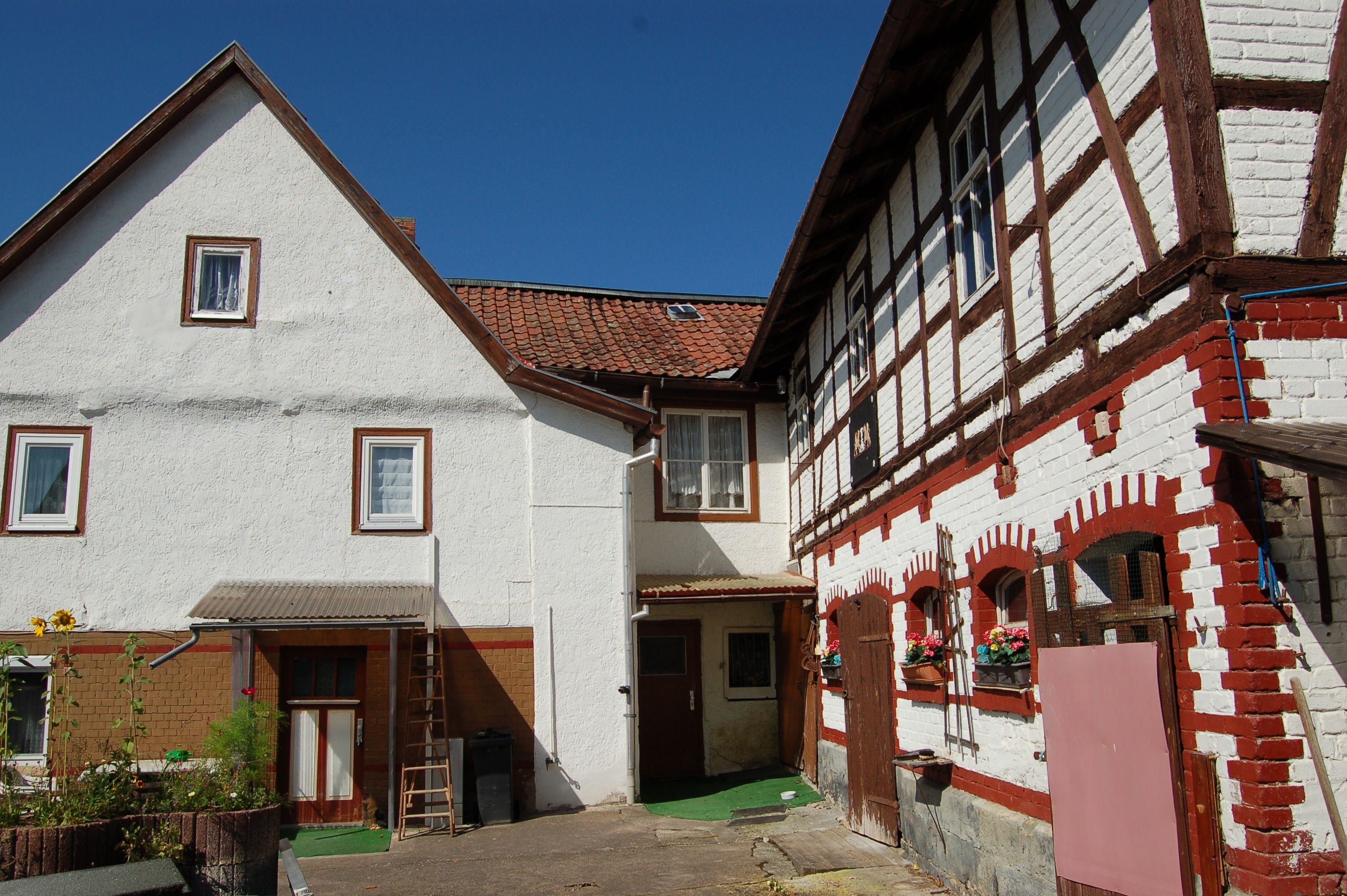 Haus zum Kauf 47.500 € 5 Zimmer 179 m²<br/>Wohnfläche 292 m²<br/>Grundstück Kleingölitz Bad Blankenburg 07422