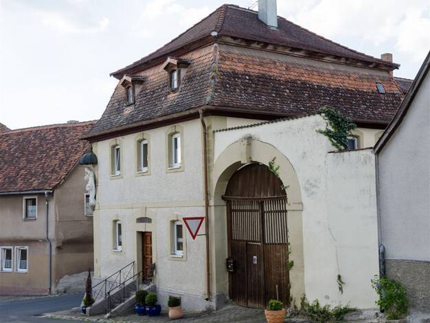Einfamilienhaus zum Kauf 209.000 € 6 Zimmer 239 m² 623 m² Grundstück frei ab sofort Altmannshausen Markt Bibart 91477