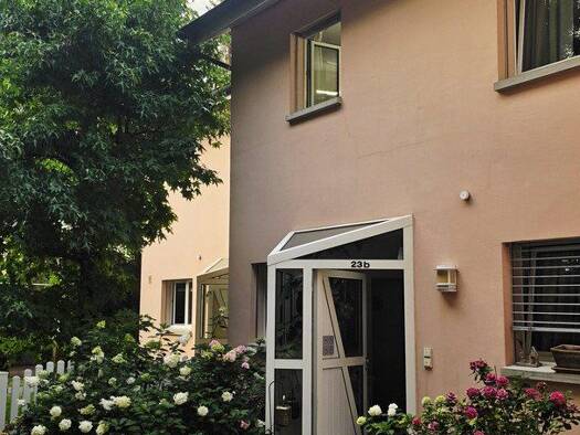 Reihenmittelhaus zum Kauf provisionsfrei 569.000 € 5,5 Zimmer 140 m² 320 m² Grundstück Büsingen am Hochrhein 78266