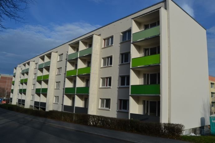 Wohnung zur Miete 400 € 3 Zimmer 57,3 m²<br/>Wohnfläche 2.<br/>Geschoss 01.01.2025<br/>Verfügbarkeit Saalfeld Saalfeld/Saale 07318