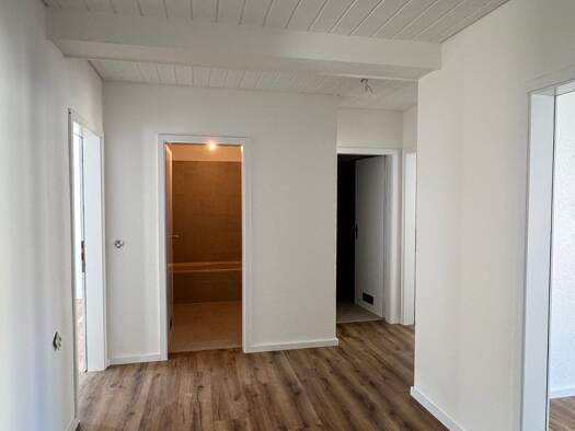 Wohnung zur Miete 1.400 € 3 Zimmer 83 m² Geschoss 2/4 frei ab sofort Friedrichshafen 88046