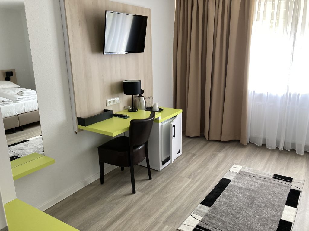 Wohnung zur Miete Wohnen auf Zeit 3.000 € 6 Zimmer 130 m²<br/>Wohnfläche ab sofort<br/>Verfügbarkeit Osterholzer Heerstraße Ellenerbrok - Schevemoor Bremen 28235