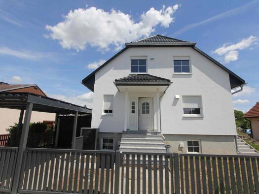 Haus zur Miete 1.200 € 6 Zimmer 185 m² 583 m² Grundstück frei ab 15.08.2026 Döllnitz Schkopau 06258