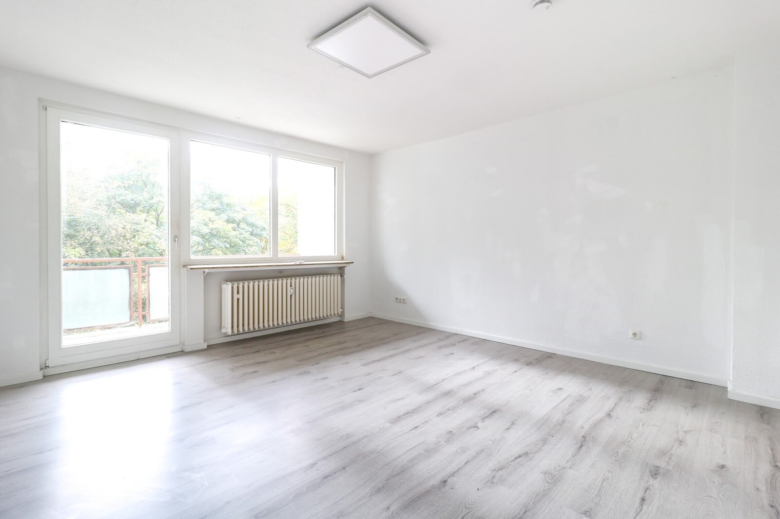 Wohnung zur Miete 523 € 3 Zimmer 83,6 m²<br/>Wohnfläche 4.<br/>Geschoss 01.01.2025<br/>Verfügbarkeit Düsseldorfer Str. 299 Dellviertel Duisburg 47053