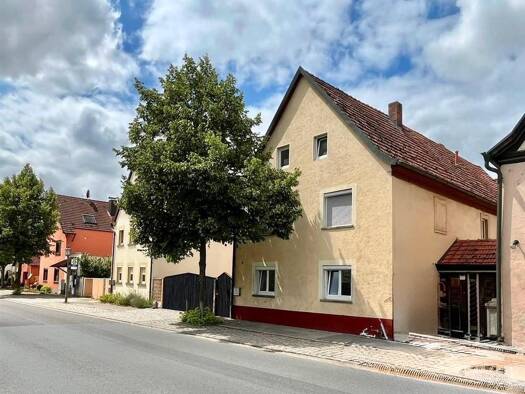 Einfamilienhaus zum Kauf 298.000 € 10 Zimmer 257,6 m² 303 m² Grundstück frei ab sofort Wonfurt Wonfurt 97539