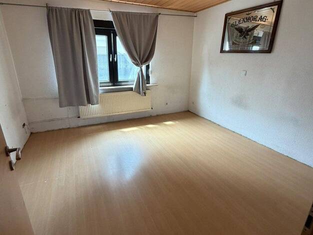 Mehrfamilienhaus zur Miete 2.400 € 11 Zimmer 200 m² 250 m² Grundstück Langendiebach Erlensee 63526