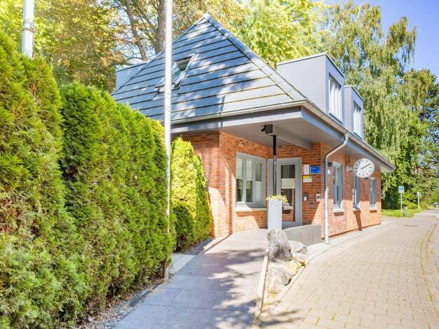 Mehrfamilienhaus zum Kauf als Kapitalanlage geeignet 1.295.000 € 7 Zimmer 140 m² 437 m² Grundstück Holtenau Kiel 24159