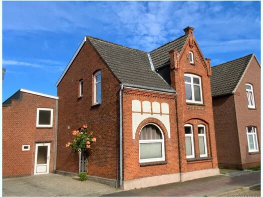 Einfamilienhaus zum Kauf 358.000 € 6 Zimmer 160,5 m² 436 m² Grundstück Husum Husum 25813