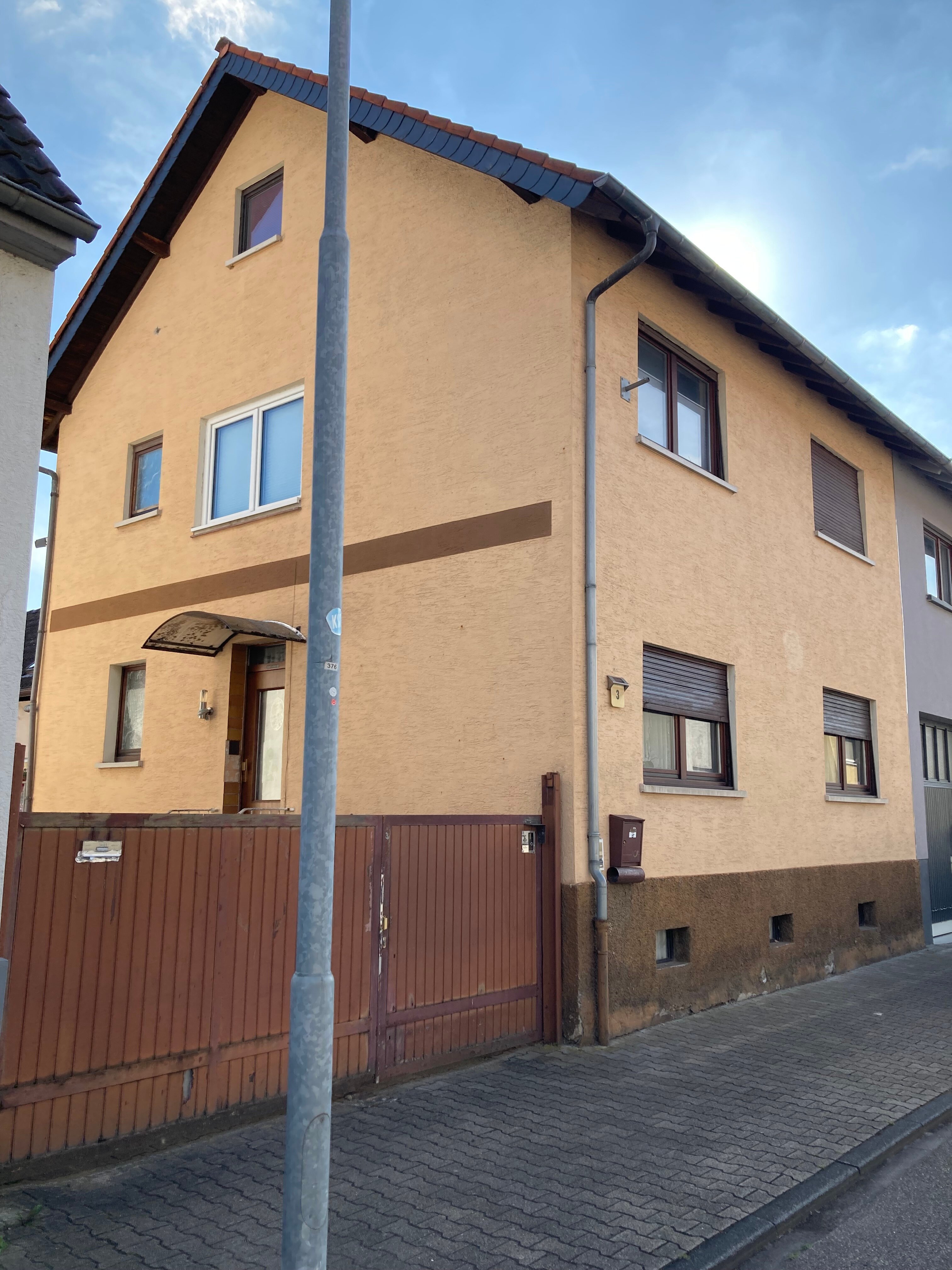 Haus zum Kauf 375.000 € 9 Zimmer 206,7 m²<br/>Wohnfläche 485 m²<br/>Grundstück Kirrlach Waghäusel 68753