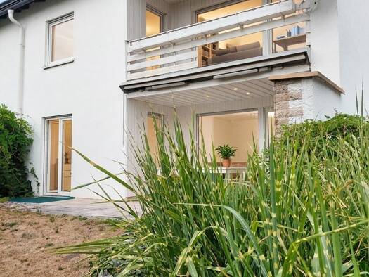 Doppelhaushälfte zur Miete 2.200 € 5 Zimmer 126 m² 160 m² Grundstück Schwabelweis Regensburg 93055