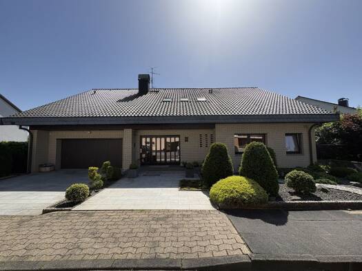 Einfamilienhaus zum Kauf 350.000 € 5 Zimmer 204 m² 999 m² Grundstück Istrup Blomberg / Istrup 32825