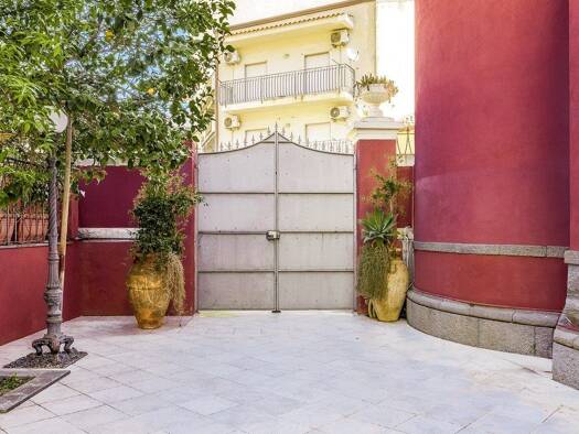 Haus zum Kauf 2.300.000 € 750 m² Letojanni 98037