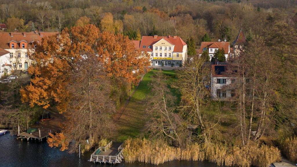 Mehrfamilienhaus zum Kauf als Kapitalanlage geeignet 990.000 € 14 Zimmer 288,2 m² 1.000 m² Grundstück Wriezener Straße 3 Buckow 15377