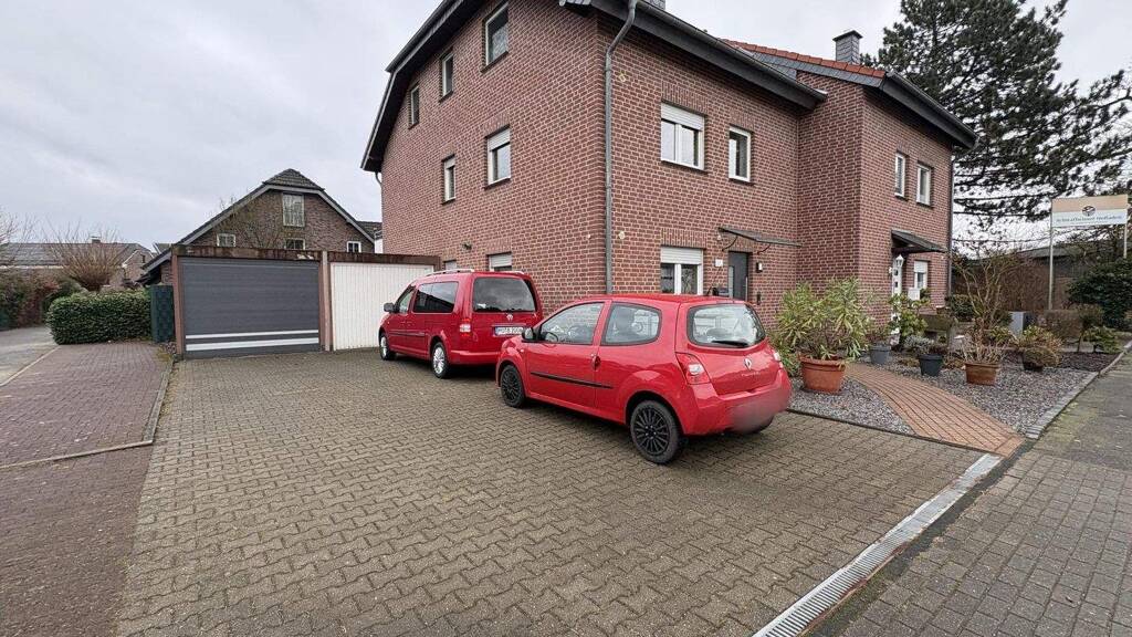 Moderne Wohnung in Moers mit Balkon und Tageslichtbad