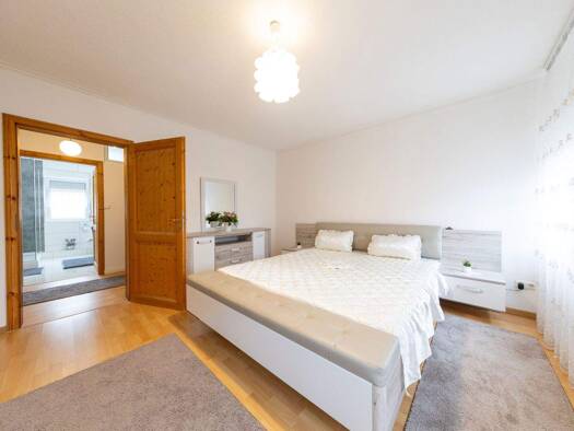 Einfamilienhaus zum Kauf 449.000 € 7 Zimmer 160 m² 200 m² Grundstück Bönnigheim 74357