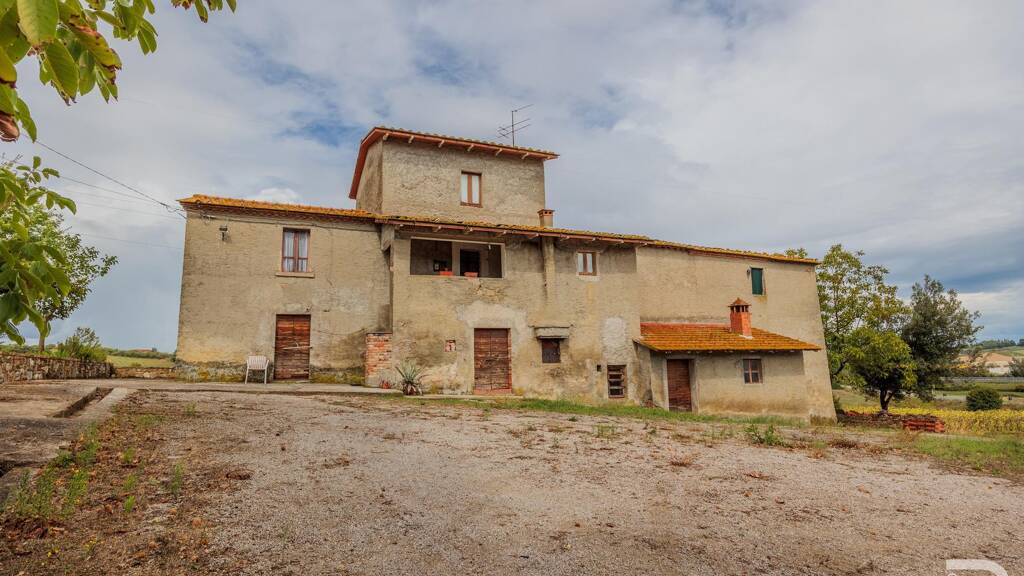 Rustico zum Kauf 220.000 € 3 Zimmer 390 m² 30.000 m² Grundstück frei ab sofort Lucignano