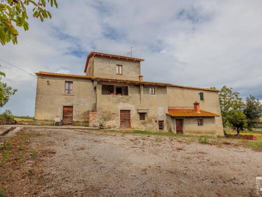 Rustico zum Kauf 220.000 € 3 Zimmer 390 m² 30.000 m² Grundstück frei ab sofort Lucignano