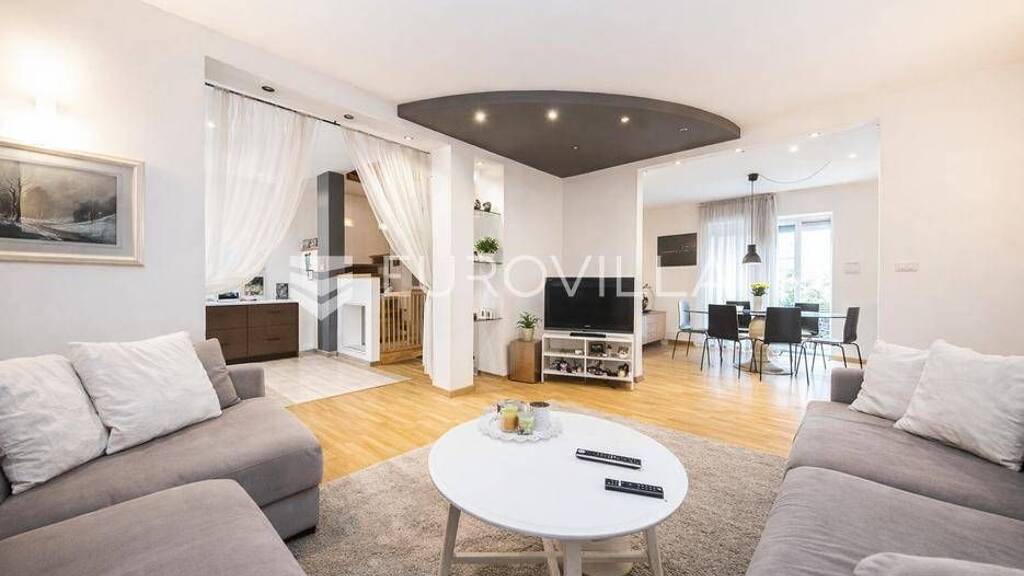 Haus zur Miete 3.000 € 4 Zimmer 200 m² Vocarska Petrova - Vocarska