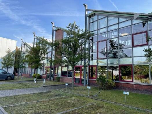 Büro-/Lagergebäude zur Miete 1.117 m² Bürofläche teilbar ab 777 m² Langenhorn Hamburg 22419