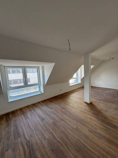 Wohnung zur Miete 1.049 € 3 Zimmer 83,9 m² Dachgeschoss, 4. Geschoss frei ab sofort Bgm.-Smidt-Str.49 Mitte - Nord Bremerhaven 27568