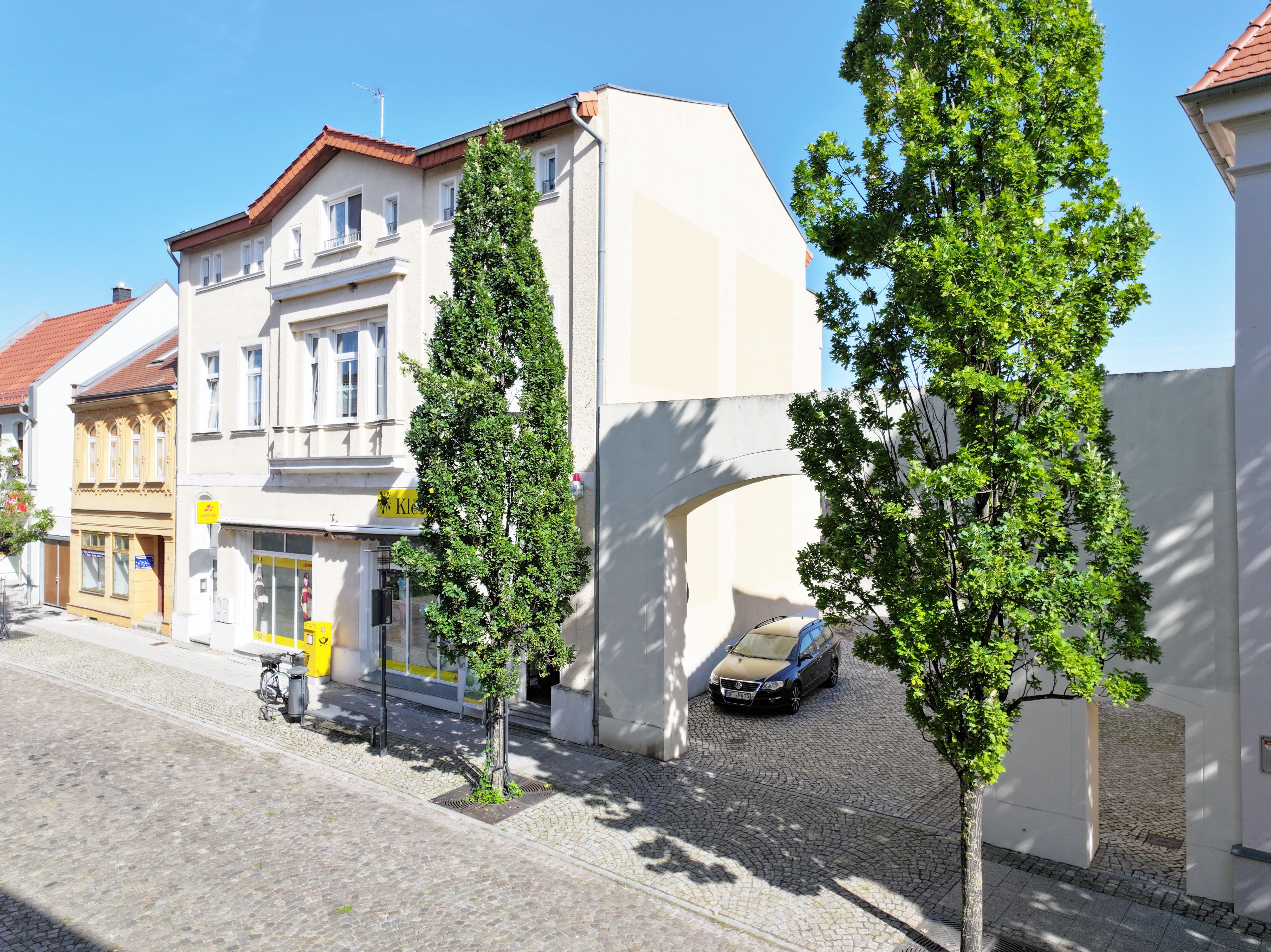 Mehrfamilienhaus zum Kauf 280.000 € 14 Zimmer 275 m²<br/>Wohnfläche 330 m²<br/>Grundstück Staßfurt Staßfurt 39418