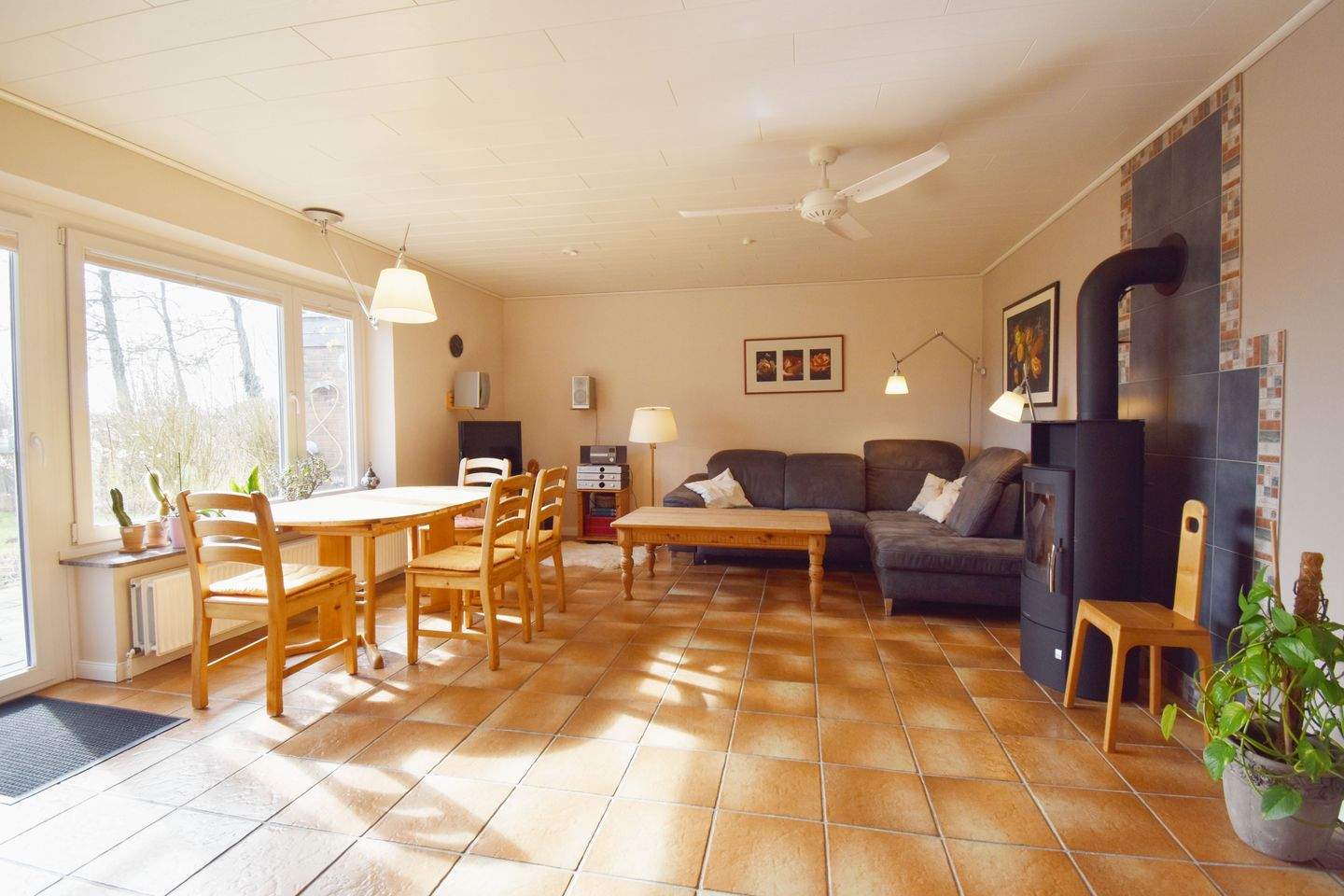 Immobilie in Koldenbüttel - Charmantes Einfamilienhaus mit sonnigem Garten und Wohnflächenreserve im Dachgeschos - Bild 3