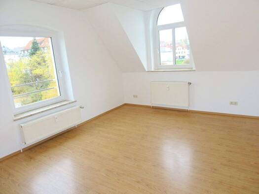 Wohnung zur Miete 450 € 3 Zimmer 87 m² 3. Geschoss frei ab sofort Plaunsche Str. Werdau 08412