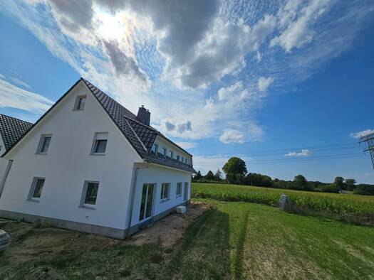 Doppelhaushälfte zum Kauf 329.900 € 4 Zimmer 115 m² 185 m² Grundstück frei ab sofort Biestow-Ausbau 54 Biestow Rostock 18059