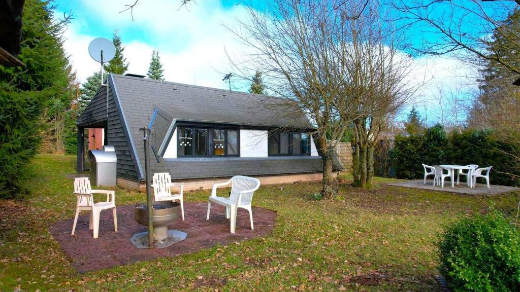 Bungalow zum Kauf 155.000 € 4 Zimmer 60 m² 519 m² Grundstück frei ab sofort Hillenseifen 55 Hinterhausen Gerolstein 54568