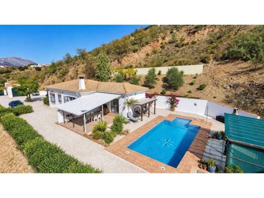 Villa zum Kauf 375.000 € 3 Zimmer 143 m² 9.600 m² Grundstück Colmenar 29170