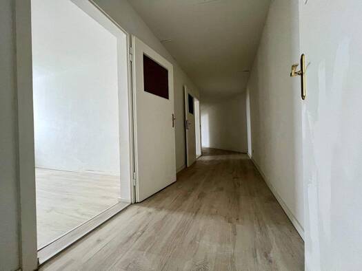 Wohnung zur Miete 638 € 1 Zimmer 75 m² 3 Geschosse frei ab sofort Lidiceplatz 4 Innenstadt Dessau-Roßlau 06844