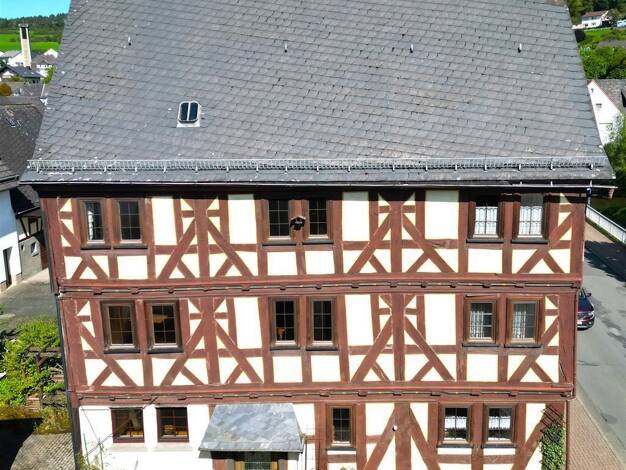 Bauernhaus zum Kauf 190.000 € 8 Zimmer 227 m² 2.100 m² Grundstück frei ab sofort Bicken Mittenaar 35756