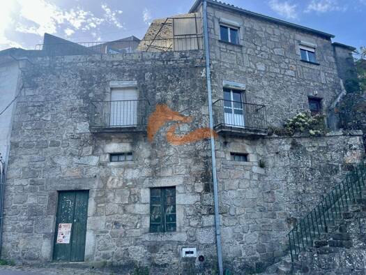Haus zum Kauf 75.000 € Avô 3400