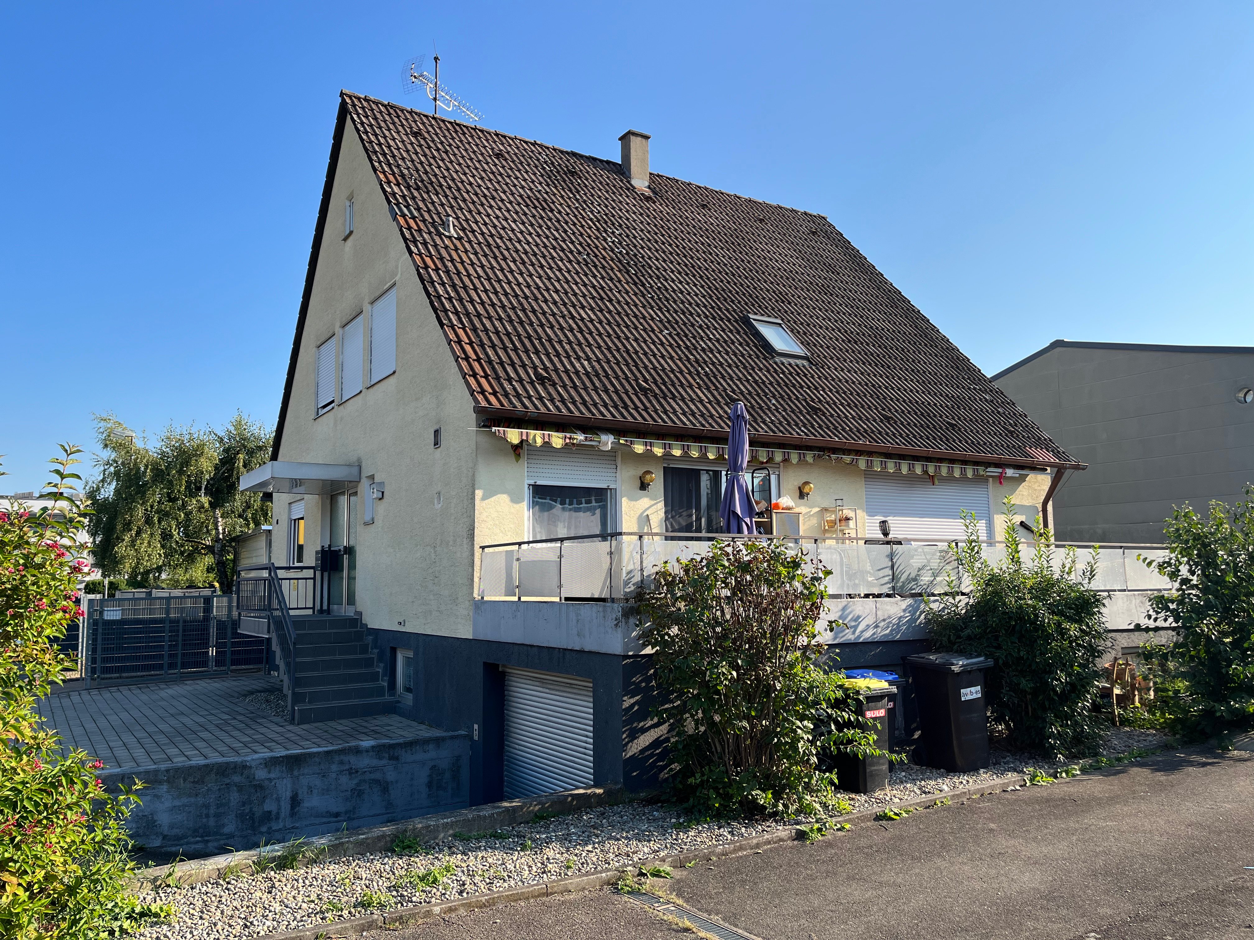 Mehrfamilienhaus zum Kauf als Kapitalanlage geeignet 490.000 € 8,5 Zimmer 235 m²<br/>Wohnfläche 357 m²<br/>Grundstück Dettingen unter Teck 73265