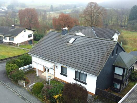 Einfamilienhaus zum Kauf 252.000 € 8 Zimmer 200 m² 432 m² Grundstück Steinbrücken Dietzhölztal / Steinbrücken 35716