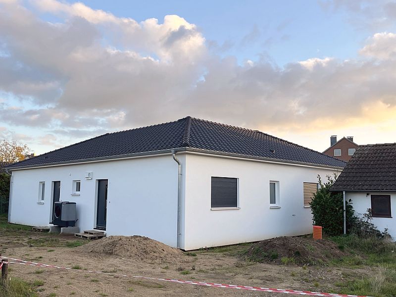 Bungalow zur Miete 1.386 € 4 Zimmer 126 m²<br/>Wohnfläche ab sofort<br/>Verfügbarkeit Lohnde - Zentrum Seelze 30926