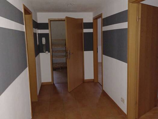Wohnung zur Miete 450 € 3 Zimmer 86 m² Geschoss 3/3 frei ab sofort Bahnhofstraße 63 Kirchberg Kirchberg 08107