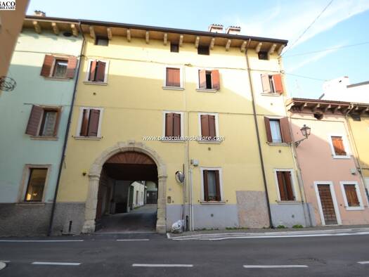 Studio zum Kauf 3 Zimmer 140 m² EG frei ab sofort PESCANTINA 37026