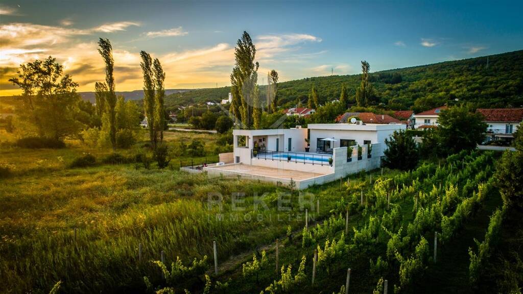 Villa zum Kauf - Erstbezug 498.000 € 4 Zimmer 140 m² 3.400 m² Grundstück Makarska 21300