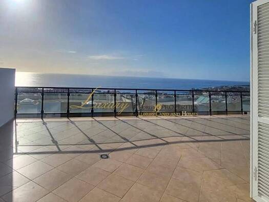 Chalet zum Kauf 875.000 € 3 Zimmer 188 m² 234 m² Grundstück Avenida Francia Adeje 38660