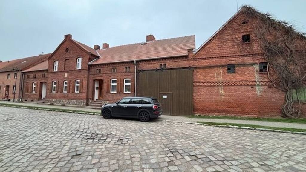 Bauernhaus zum Kauf provisionsfrei 290.000 € 10 Zimmer 180 m² 3.470 m² Grundstück Heeren Stendal 39576