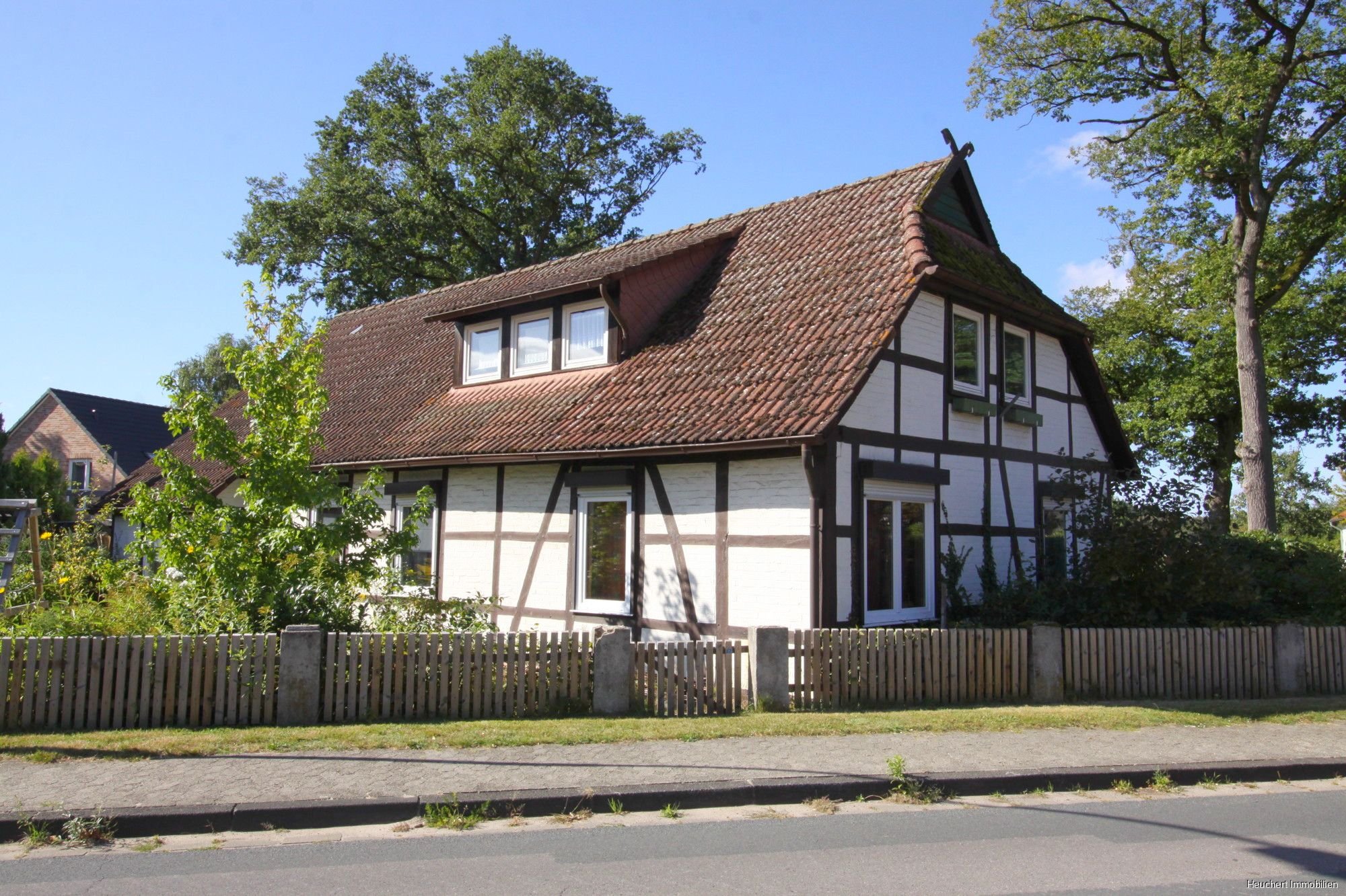 Einfamilienhaus zum Kauf 275.000 € 7 Zimmer 154,6 m²<br/>Wohnfläche 650 m²<br/>Grundstück Neubokel Gifhorn / Neubokel 38518