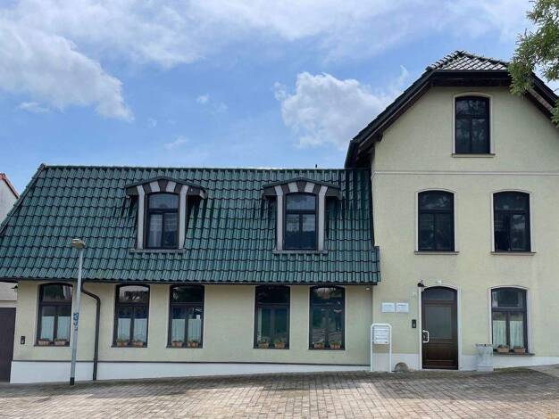 Einfamilienhaus zum Kauf 795.000 € 8 Zimmer 280 m² 1.750 m² Grundstück Radewell-Osendorf Süd 06132