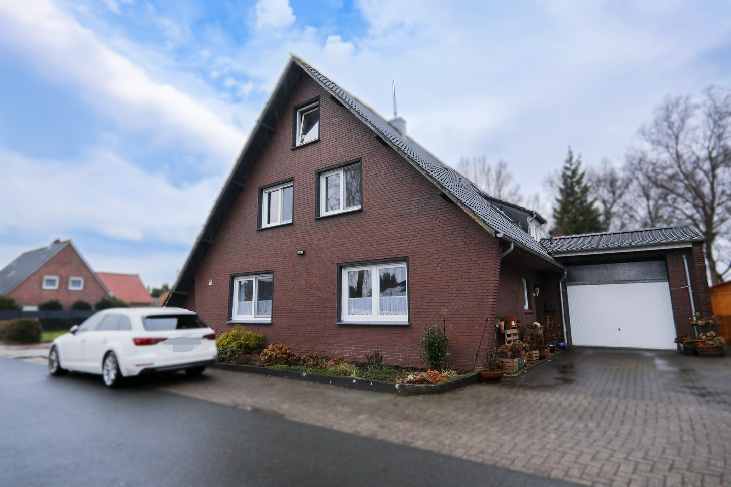 Immobilie in Moormerland - Kapitalanleger aufgepasst! Vermietetes Mehrfamilienhaus mit 3 Wohneinheiten in Wiekenlage - Bild 2