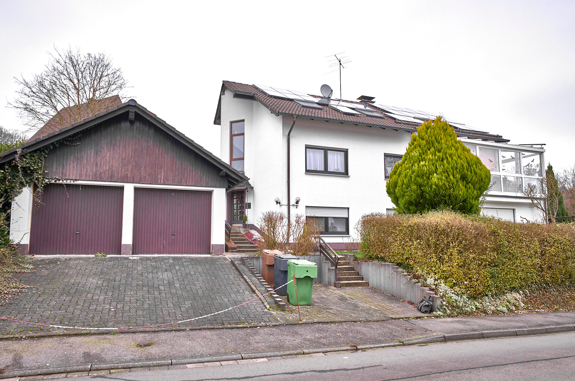 Mehrfamilienhaus zum Kauf 469.000 € 8 Zimmer 187 m²<br/>Wohnfläche 796 m²<br/>Grundstück Dieringhausen Gummersbach / Dieringhausen 51645