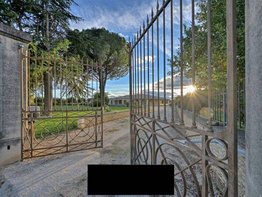 Einfamilienhaus zum Kauf 1.300.000 € 9 Zimmer 300 m² 7.000 m² Grundstück UZES 30700