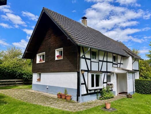 Doppelhaushälfte zum Kauf 285.000 € 5 Zimmer 110 m² 688 m² Grundstück Vilkerath Overath 51491