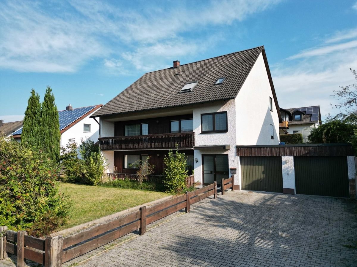 Mehrfamilienhaus zum Kauf 330.000 € 9 Zimmer 287 m²<br/>Wohnfläche 675 m²<br/>Grundstück Pirk Pirk 92712