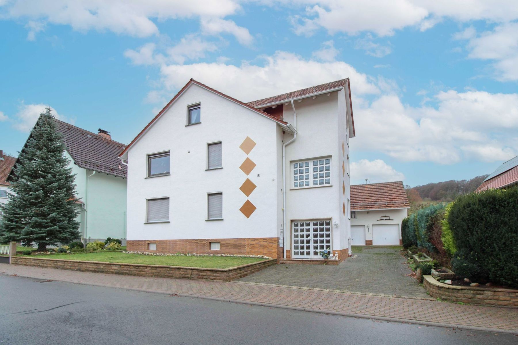 Mehrfamilienhaus zum Kauf 199.000 € 8 Zimmer 268,6 m²<br/>Wohnfläche 1.735,3 m²<br/>Grundstück ab sofort<br/>Verfügbarkeit Wehrshausen Schenklengsfeld 36277